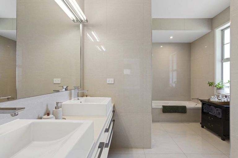 Photo of property in 7 Westall Lane, Avonhead, Christchurch, 8042