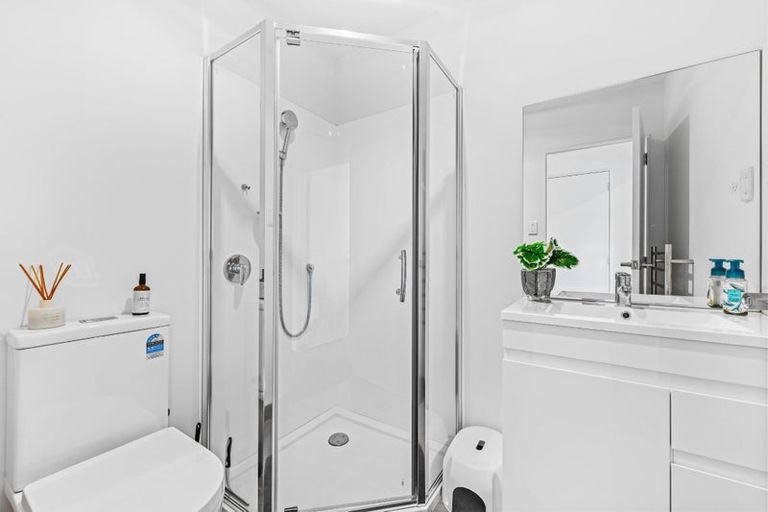 Photo of property in 4/6 South Pacific Place, Henderson, Auckland, 0612