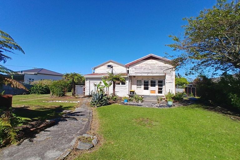 Photo of property in 129 Russell Street, Westport, 7825