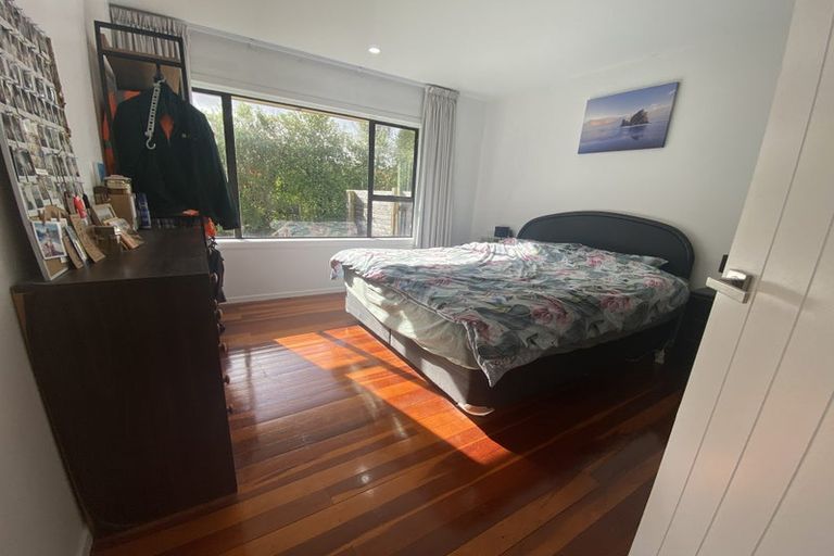 Photo of property in 80 Neil Avenue, Te Atatu Peninsula, Auckland, 0610