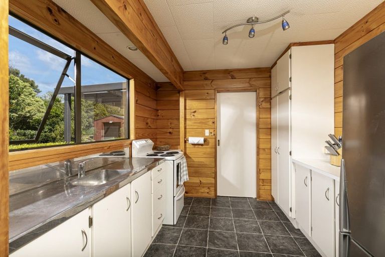 Photo of property in 1074 Peak Road, Helensville, 0875