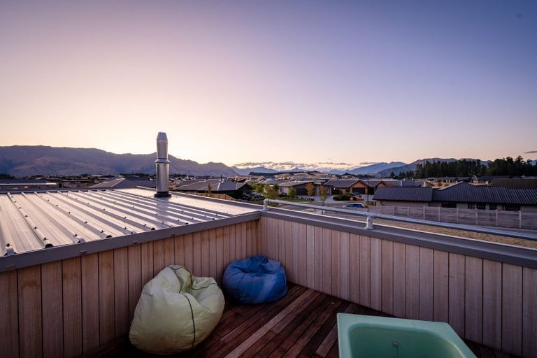 Photo of property in 6 Pounamu Avenue, Albert Town, Wanaka, 9305