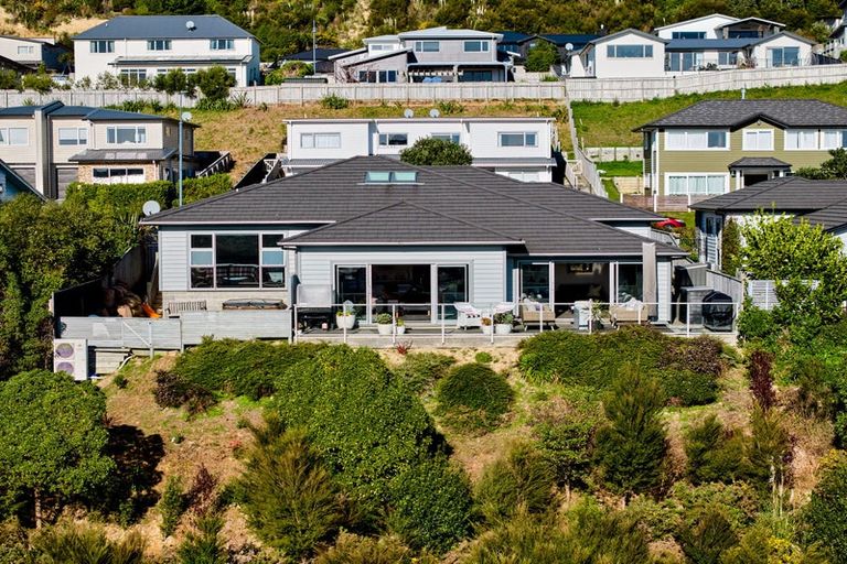 Photo of property in 10 Madeira Close, Whitby, Porirua, 5024