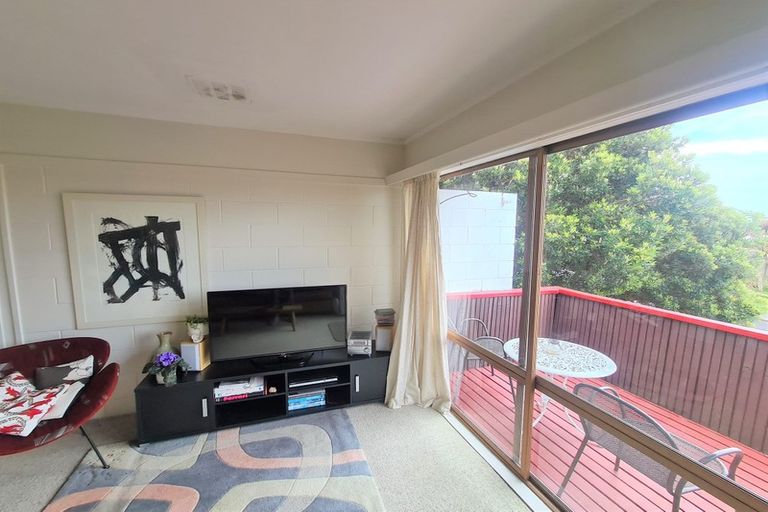 Photo of property in 2/1 Bishopgate Street, Birkdale, Auckland, 0626