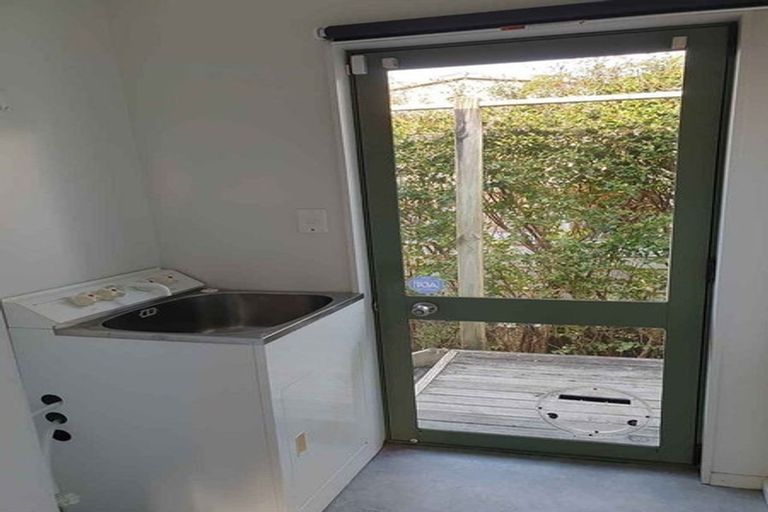 Photo of property in 17a Enderby Drive, Te Atatu Peninsula, Auckland, 0610