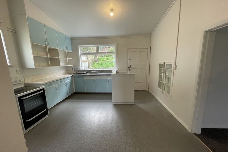 Photo of property in 98 Rolleston Street, Mount Cook, Wellington, 6021