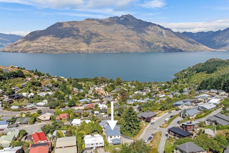 Photo of property in 32 Dart Place, Fernhill, Queenstown, 9300
