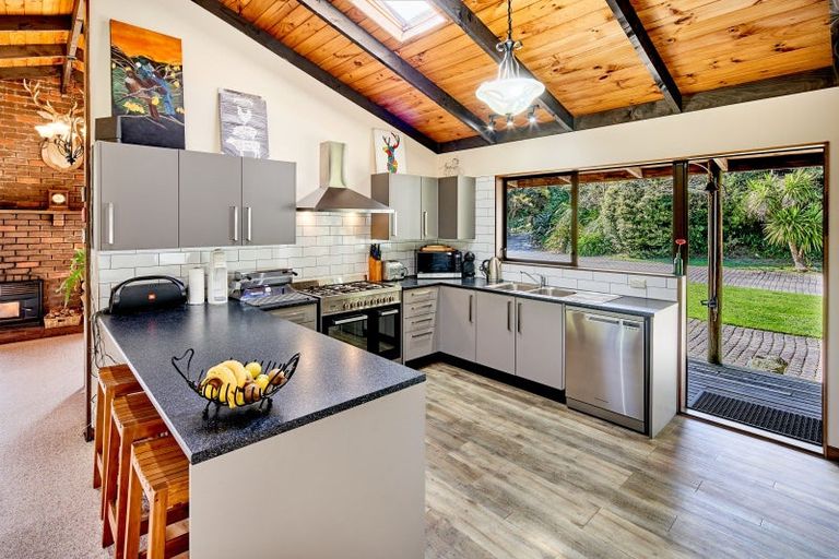 Photo of property in 850a Paekakariki Hill Road, Paekakariki Hill, Porirua, 5381
