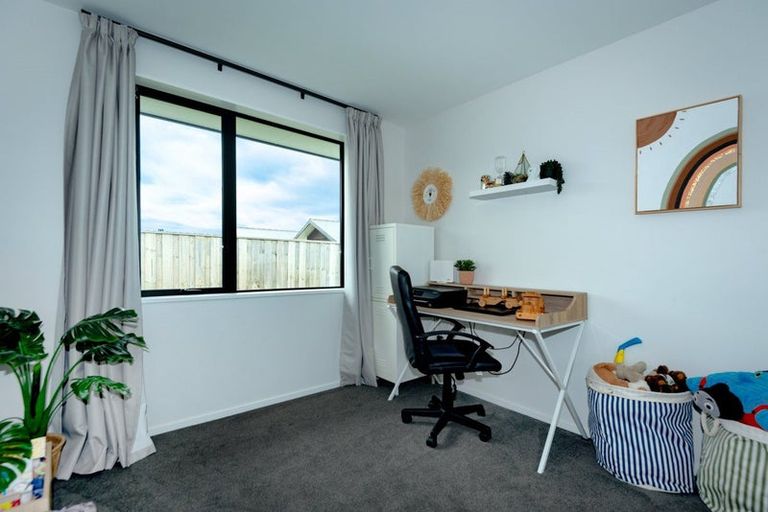 Photo of property in 6 Classic Lane, Rolleston, 7614