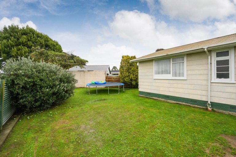 Photo of property in 17 Egmont Place, Westbrook, Palmerston North, 4412