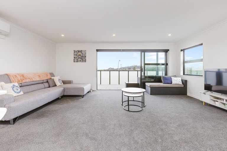 Photo of property in 304/26 Shortfin Place, Flat Bush, Auckland, 2019