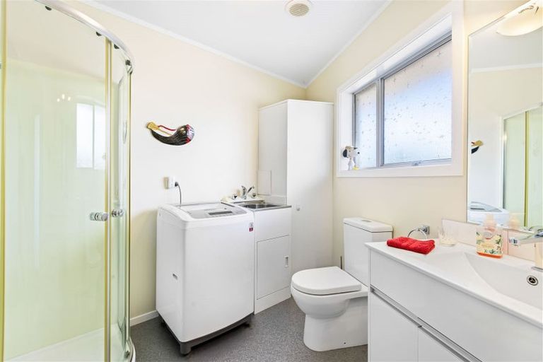 Photo of property in 4 Hatton Road, Orewa, 0931