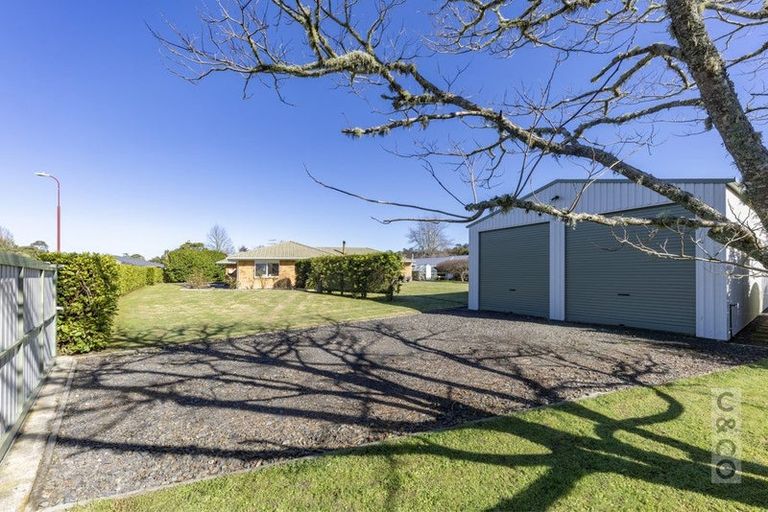 Photo of property in 2 Applemoors Way, Riverhead, 0820