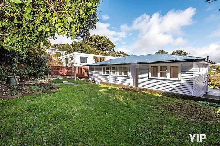 Photo of property in 23 Omega Street, Newlands, Wellington, 6037