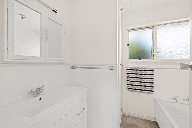 Photo of property in 56 Kokich Crescent, Onerahi, Whangarei, 0110