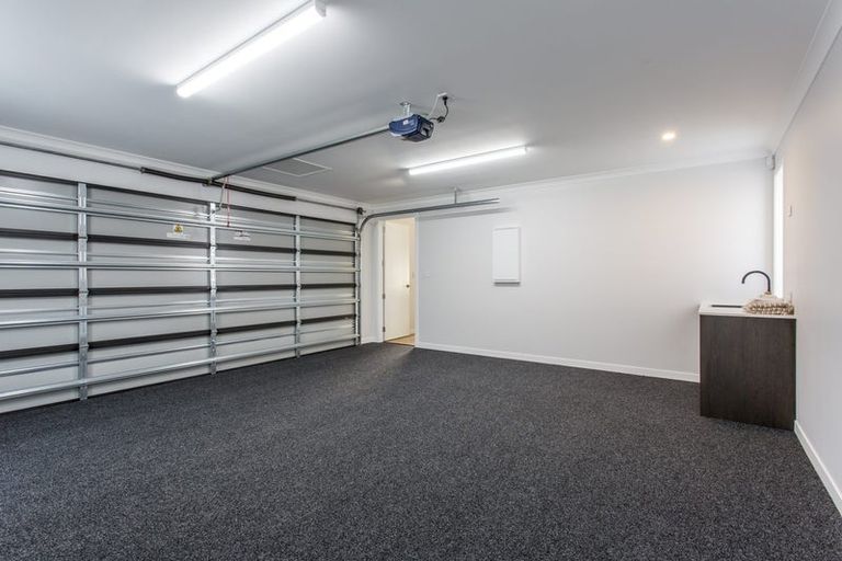 Photo of property in 2 Silver Fern Avenue, Hobsonville, 0616