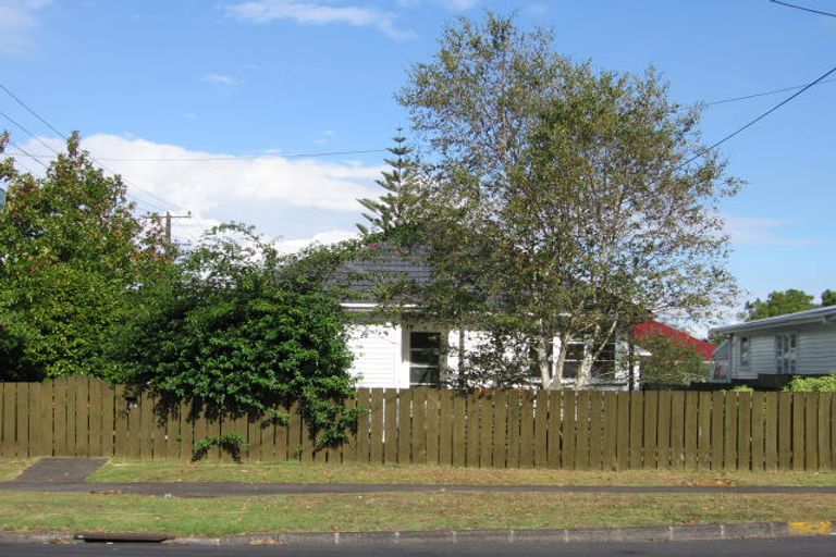 Photo of property in 56 Golf Road, New Lynn, Auckland, 0600