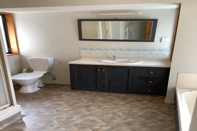 Photo of property in 17b Ramore Place, Redwood, Christchurch, 8051