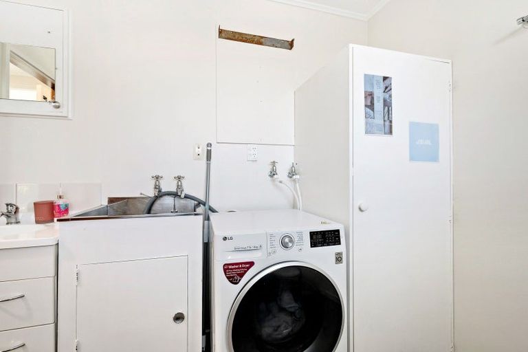 Photo of property in 2/18 Agra Crescent, Khandallah, Wellington, 6035