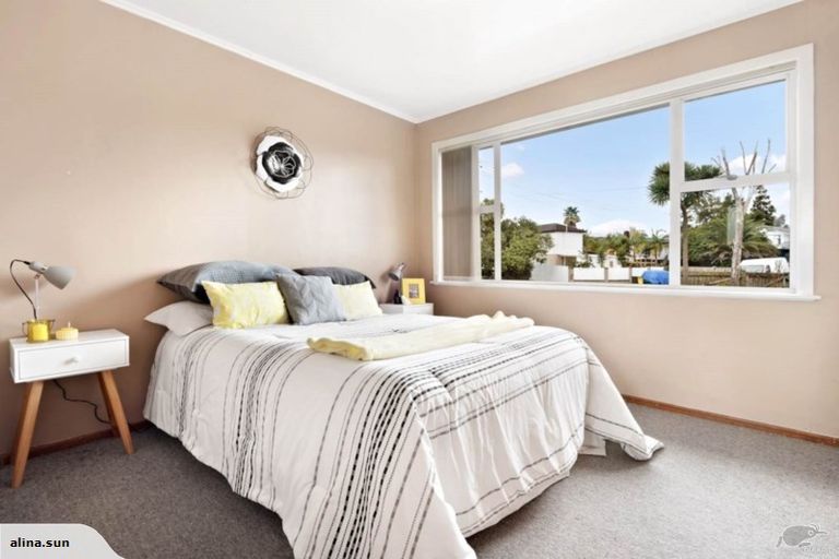 Photo of property in 10 Harry Ward Place, Henderson, Auckland, 0610