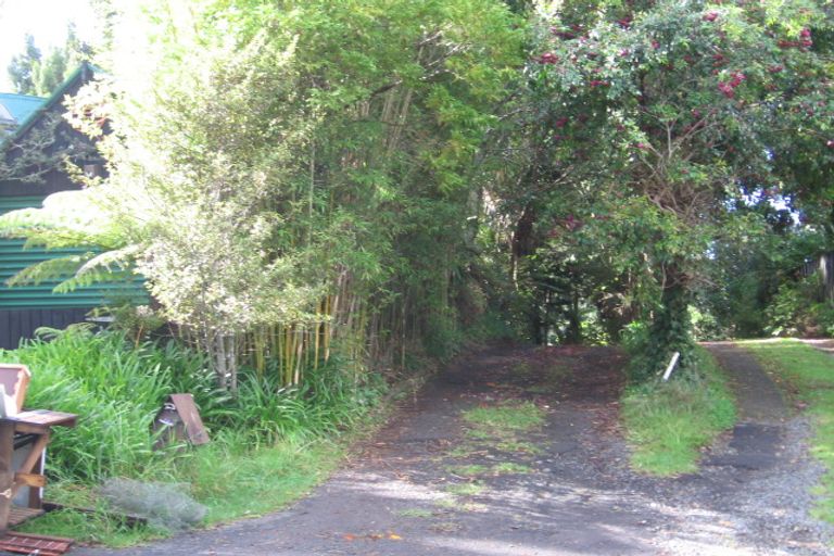 Photo of property in 26 Hollywood Avenue, Titirangi, Auckland, 0604