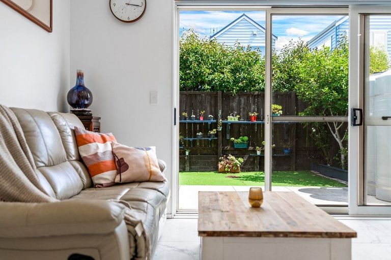 Photo of property in 53 Glidepath Road, Hobsonville, Auckland, 0616