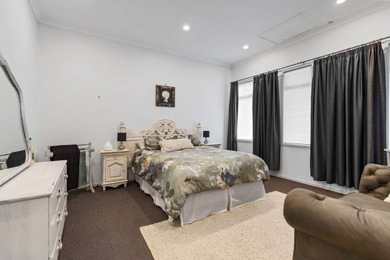 Photo of property in 373 Broadway, Stratford, 4332