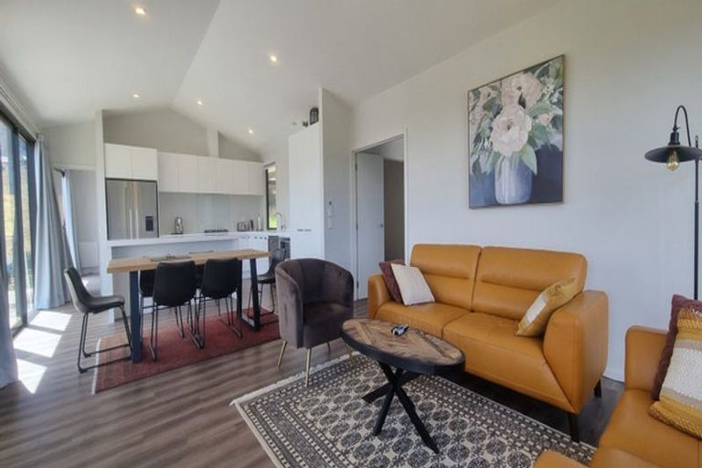 Photo of property in 16 Kinross Lane, Jacks Point, Queenstown, 9371