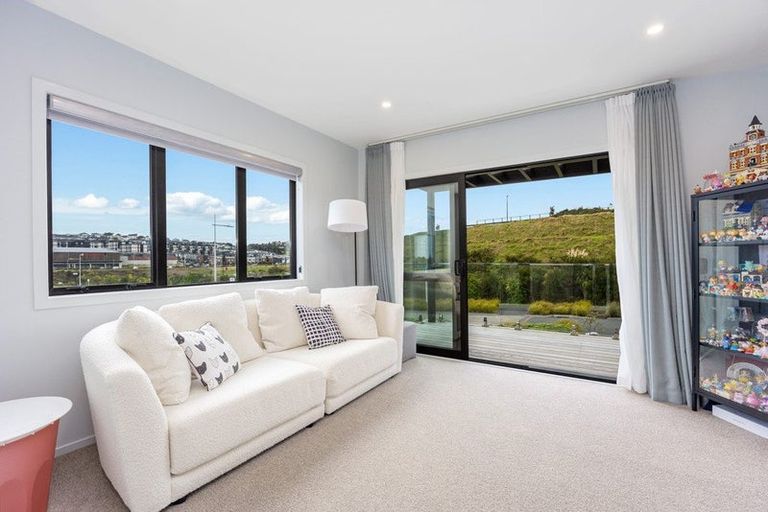 Photo of property in 12a Tikati Rise, Long Bay, Auckland, 0630