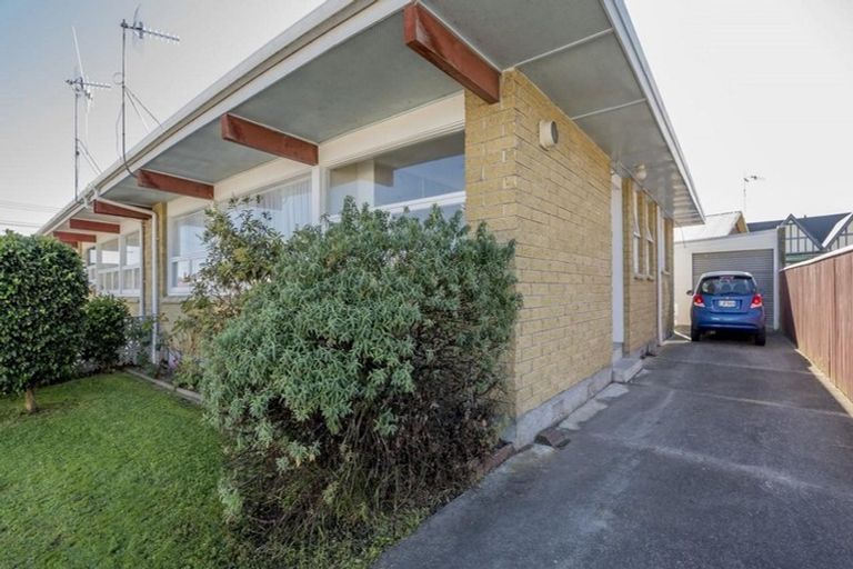 Photo of property in 2 Ely Place, Levin, 5510