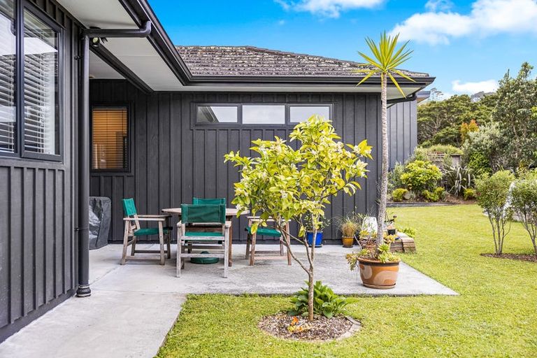 Photo of property in 18 Awanui Crescent, Matakana, 0985