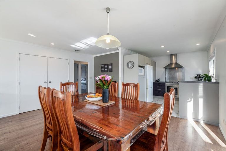 Photo of property in 15 Espalier Drive, Henderson, Auckland, 0612