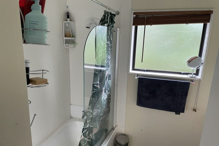 Photo of property in 72 Omapere Street, Whitby, Porirua, 5024