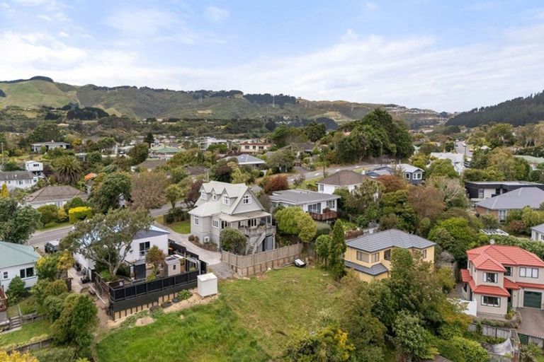 Photo of property in 30 Ngatitoa Street, Tawa, Wellington, 5028