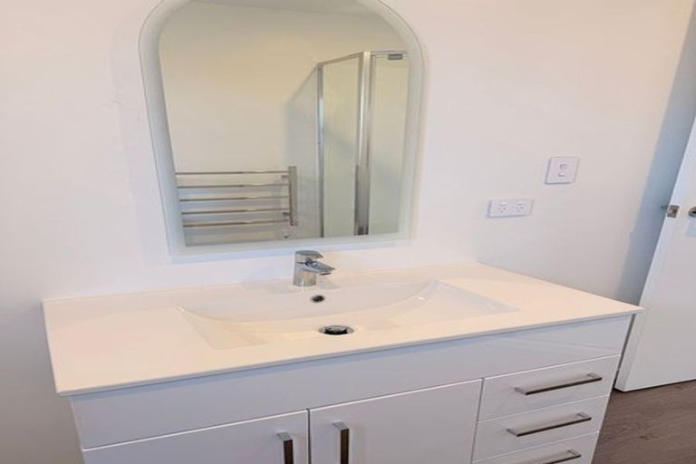 Photo of property in 128a Birkdale Road, Birkdale, Auckland, 0626