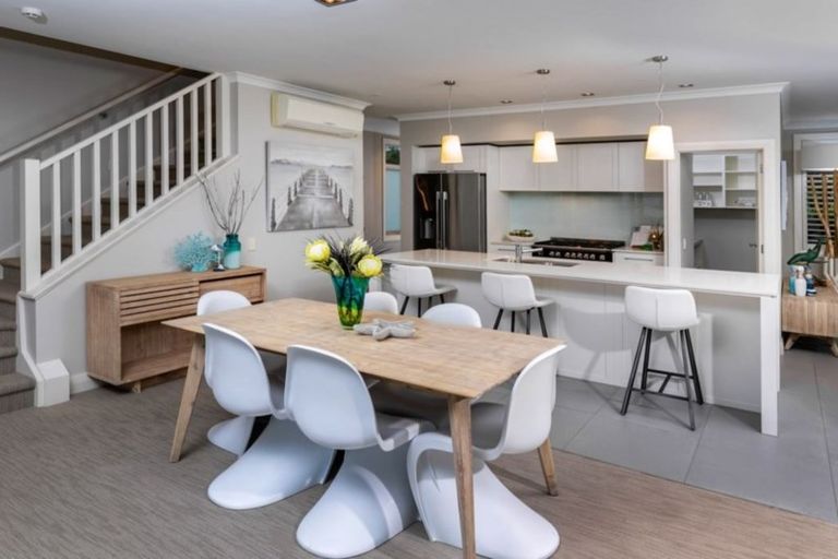 Photo of property in 15 Landmark Terrace, Orewa, 0931