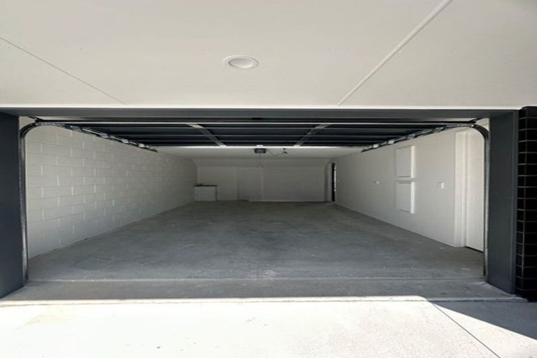 Photo of property in 147 Yaldhurst Road, Sockburn, Christchurch, 8042
