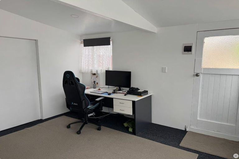 Photo of property in 16 Allington Road, Massey, Auckland, 0614