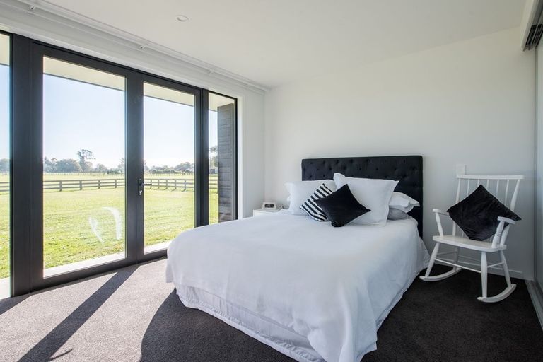 Photo of property in 19 Karoro Road, One Tree Point, 0118