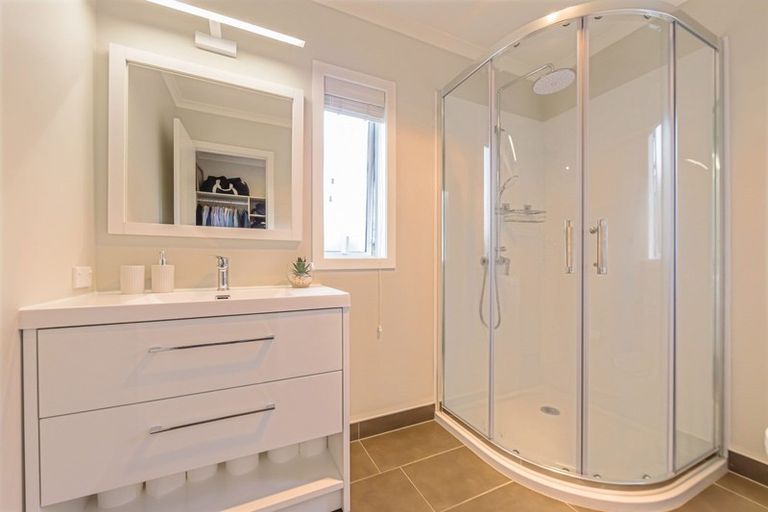 Photo of property in 15 Fern Court, Orewa, 0931