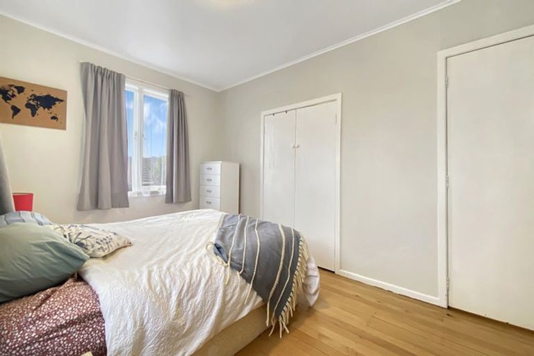 Photo of property in 86 Sylvan Crescent, Te Atatu South, Auckland, 0610