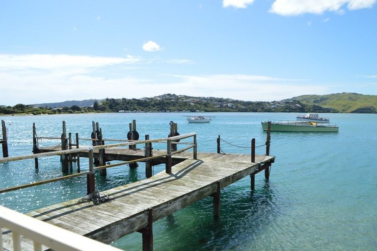 Photo of property in 100 Paremata Road, Paremata, Porirua, 5024
