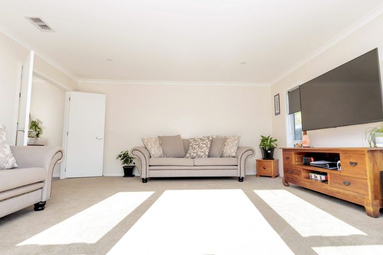 Photo of property in 33 Rochdale Drive, Churton Park, Wellington, 6037