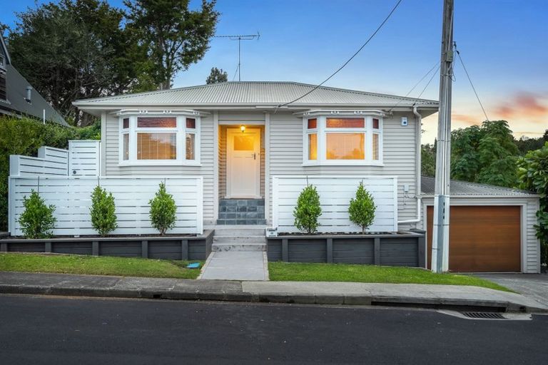 Photo of property in 32 Le Roy Terrace, Birkenhead, Auckland, 0626