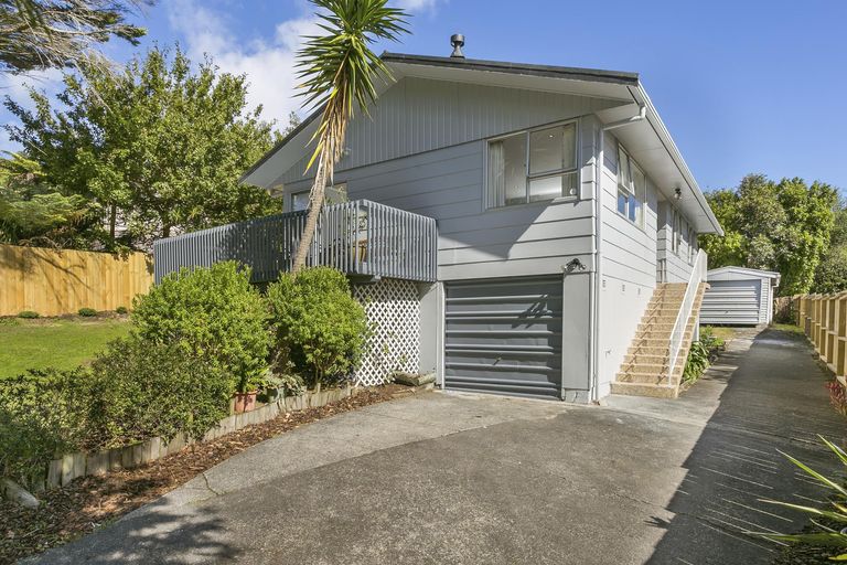 Photo of property in 16 Onedin Place, Titirangi, Auckland, 0604