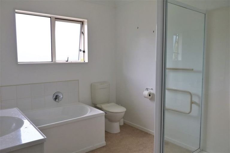 Photo of property in 211 Westchester Drive, Churton Park, Wellington, 6037