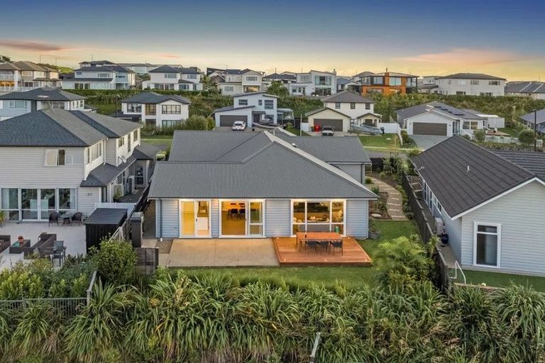 Photo of property in 8 Vue Terrace, Silverdale, 0932
