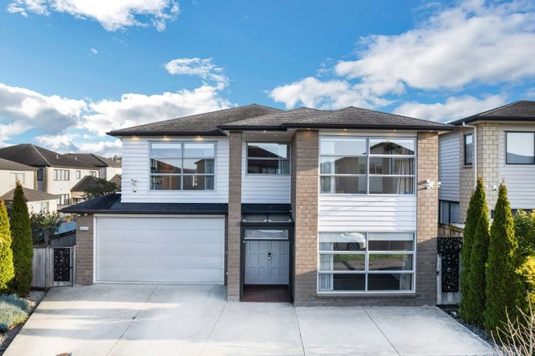 Photo of property in 4 Bruckless Drive, Flat Bush, Auckland, 2019