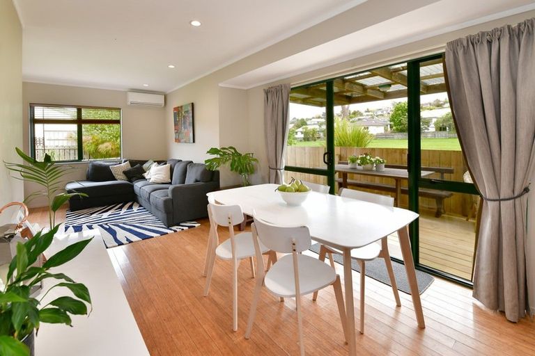 Photo of property in 1/12 Knott Road, Stanmore Bay, Whangaparaoa, 0932