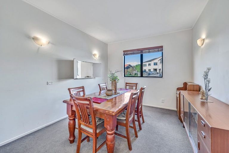 Photo of property in 13 Glenshee Place, Highland Park, Auckland, 2010